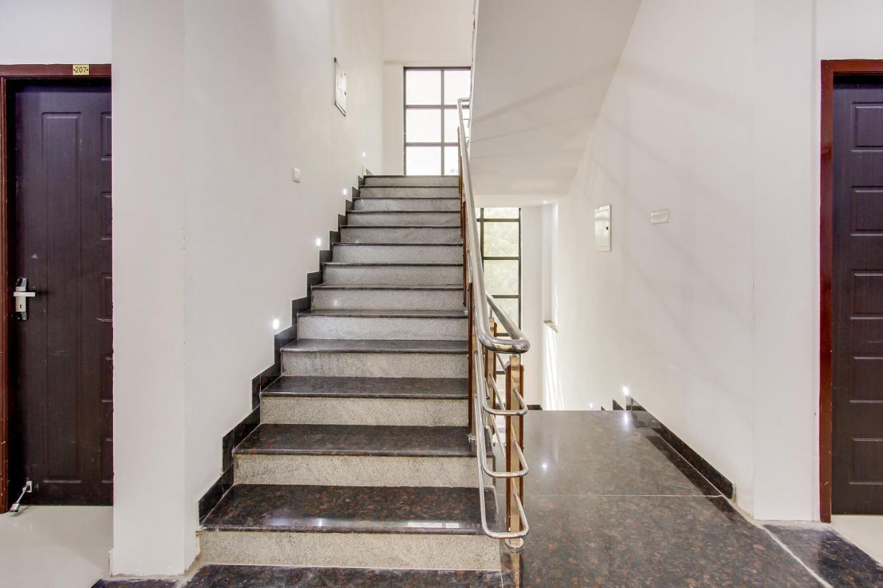 Hotel Oyo 69625 Mayuraa Residency Kumbakonam Exterior foto
