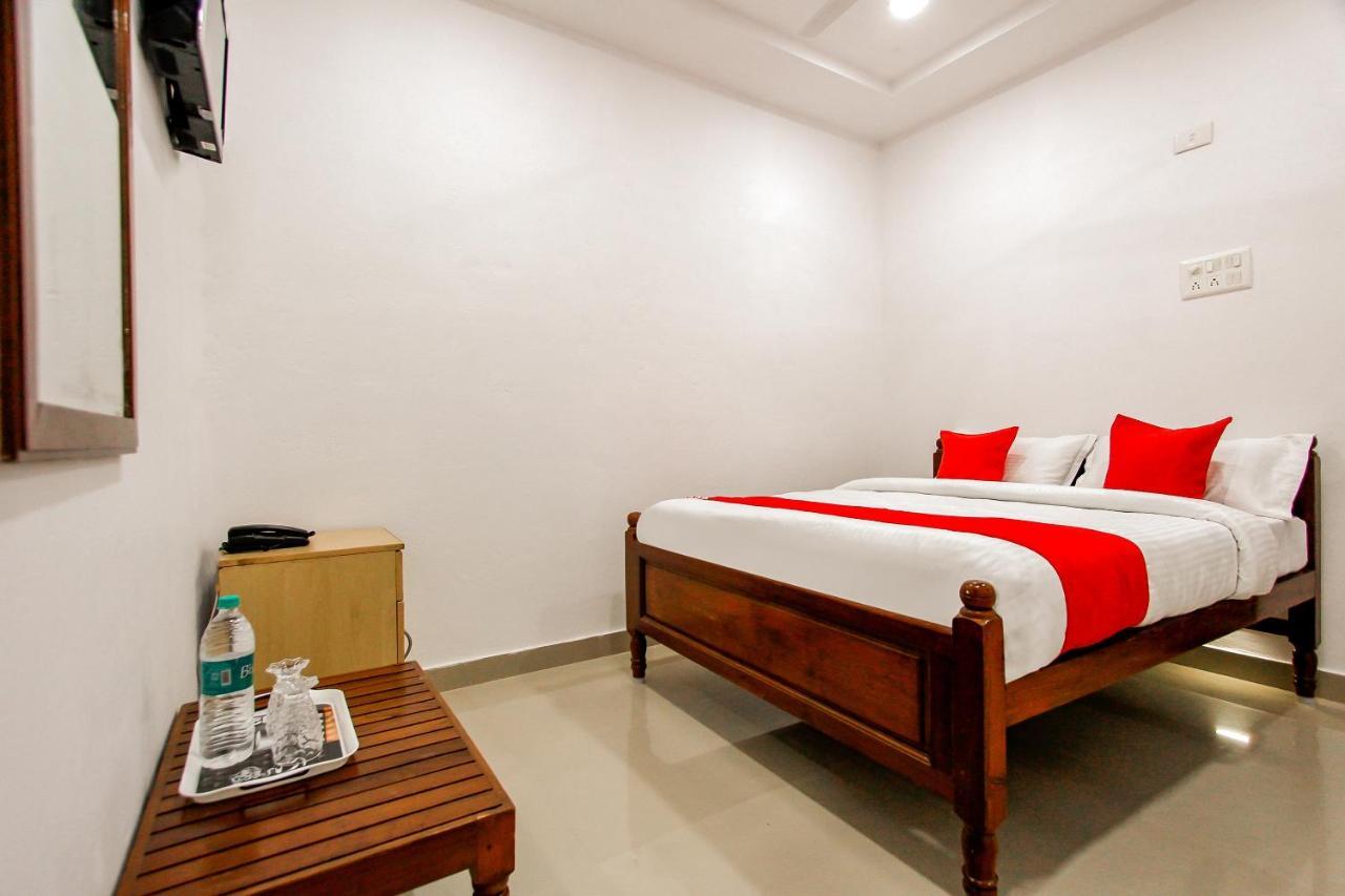 Hotel Oyo 69625 Mayuraa Residency Kumbakonam Exterior foto