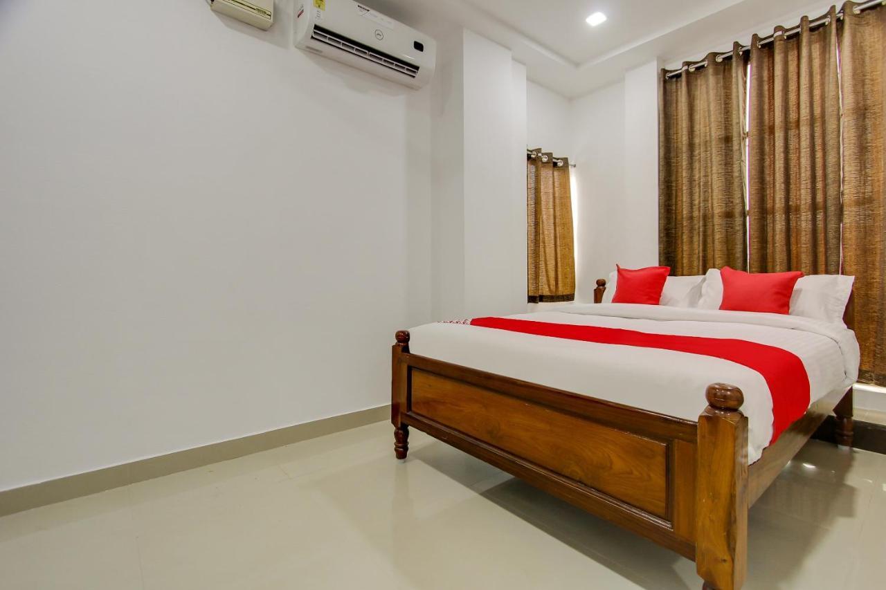 Hotel Oyo 69625 Mayuraa Residency Kumbakonam Exterior foto