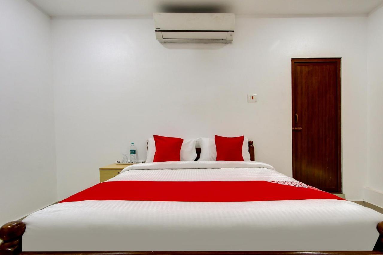 Hotel Oyo 69625 Mayuraa Residency Kumbakonam Exterior foto