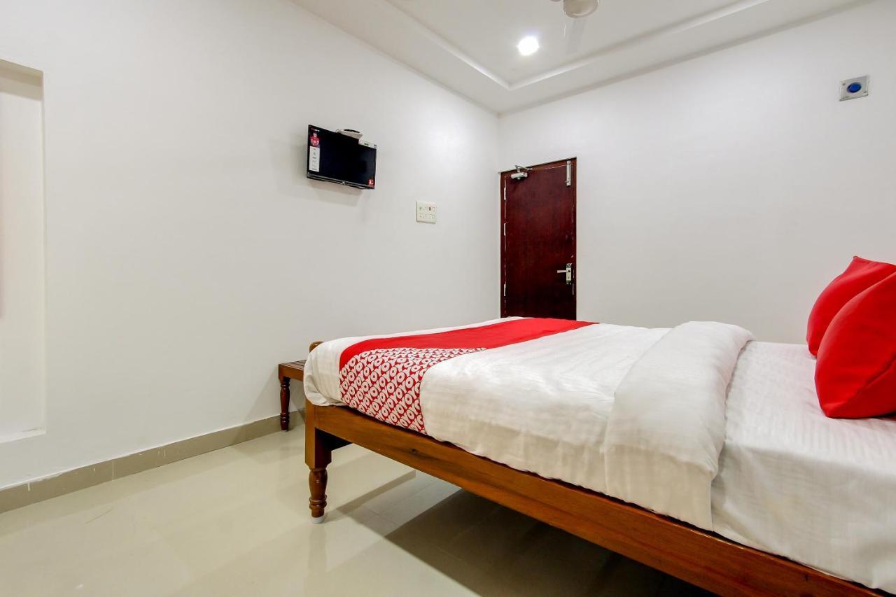 Hotel Oyo 69625 Mayuraa Residency Kumbakonam Exterior foto